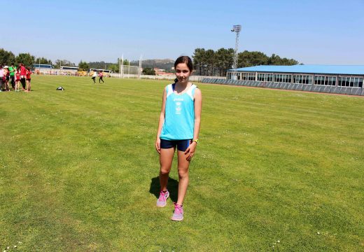 Enma Argibay, das EDM do Concello de Frades, campioa infantil dos 3.000 metros femininos nas Xornadas de Atletismo celebradas en Riveira